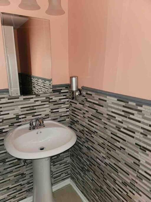 Elegant 2-Bedroom Pet-Friendly Villa W 2 Parking Spaces هيلتون رئيس جزيرة المظهر الخارجي الصورة