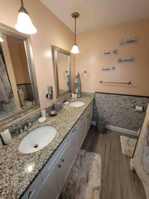 Elegant 2-Bedroom Pet-Friendly Villa W 2 Parking Spaces هيلتون رئيس جزيرة المظهر الخارجي الصورة