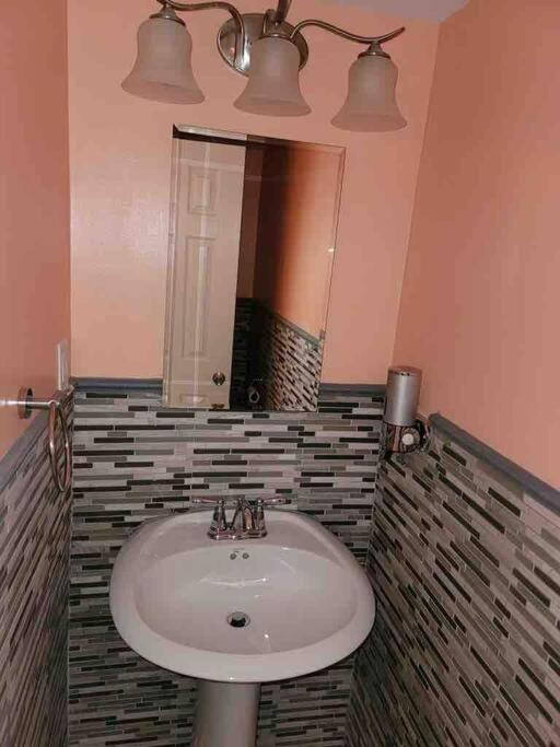 Elegant 2-Bedroom Pet-Friendly Villa W 2 Parking Spaces هيلتون رئيس جزيرة المظهر الخارجي الصورة