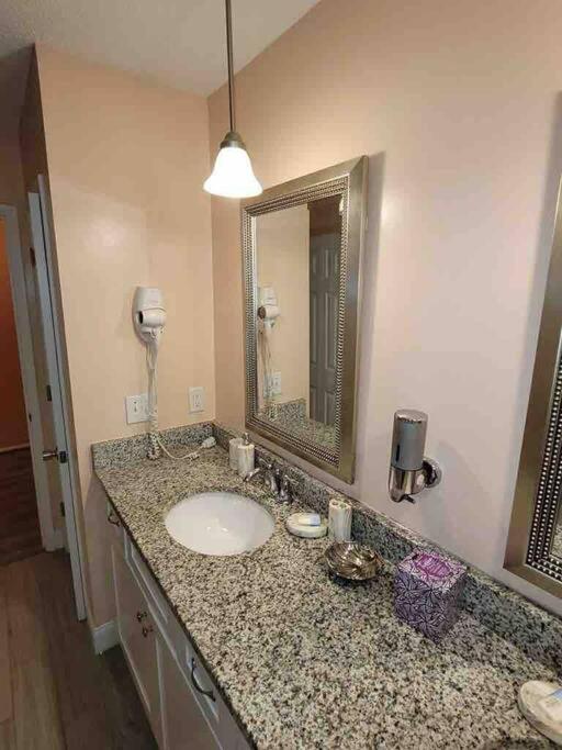 Elegant 2-Bedroom Pet-Friendly Villa W 2 Parking Spaces هيلتون رئيس جزيرة المظهر الخارجي الصورة
