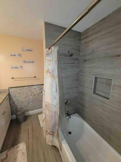 Elegant 2-Bedroom Pet-Friendly Villa W 2 Parking Spaces هيلتون رئيس جزيرة المظهر الخارجي الصورة