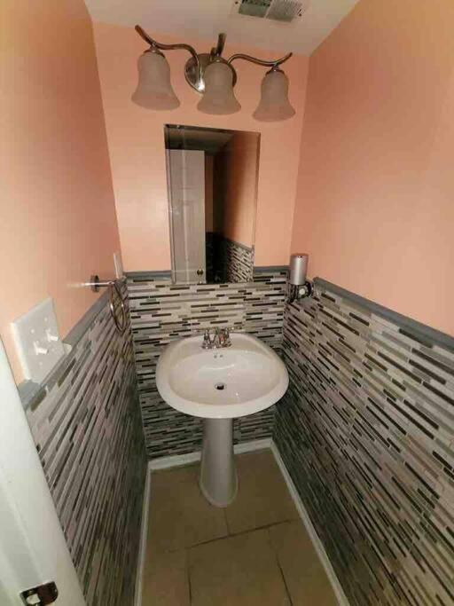 Elegant 2-Bedroom Pet-Friendly Villa W 2 Parking Spaces هيلتون رئيس جزيرة المظهر الخارجي الصورة