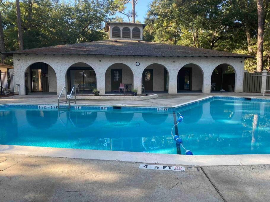Elegant 2-Bedroom Pet-Friendly Villa W 2 Parking Spaces هيلتون رئيس جزيرة المظهر الخارجي الصورة