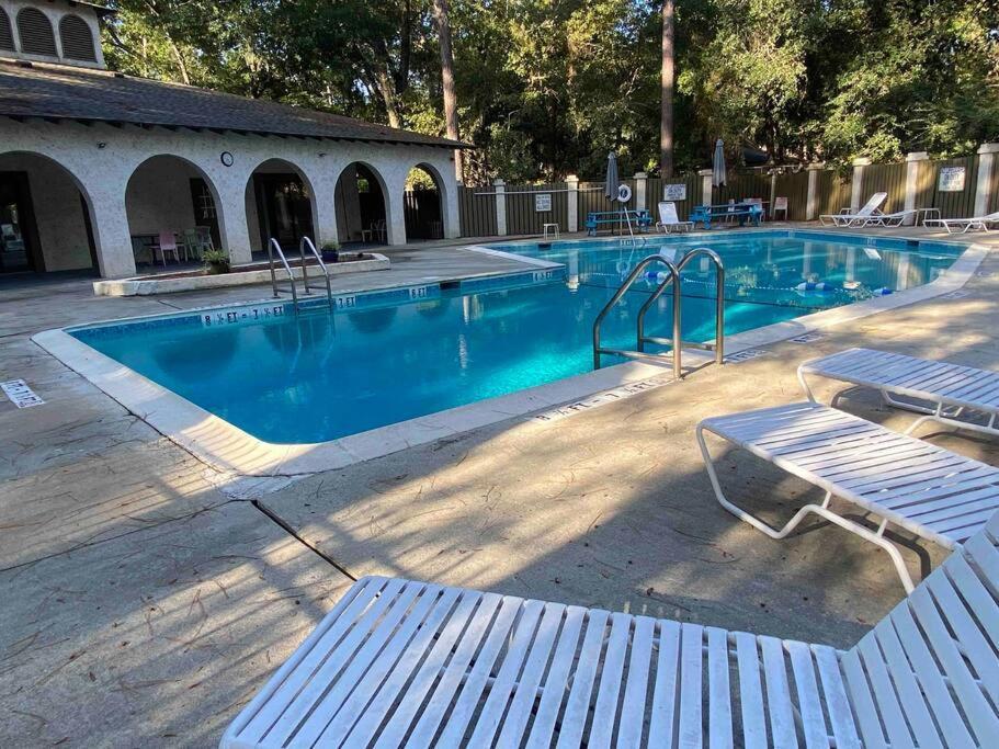 Elegant 2-Bedroom Pet-Friendly Villa W 2 Parking Spaces هيلتون رئيس جزيرة المظهر الخارجي الصورة