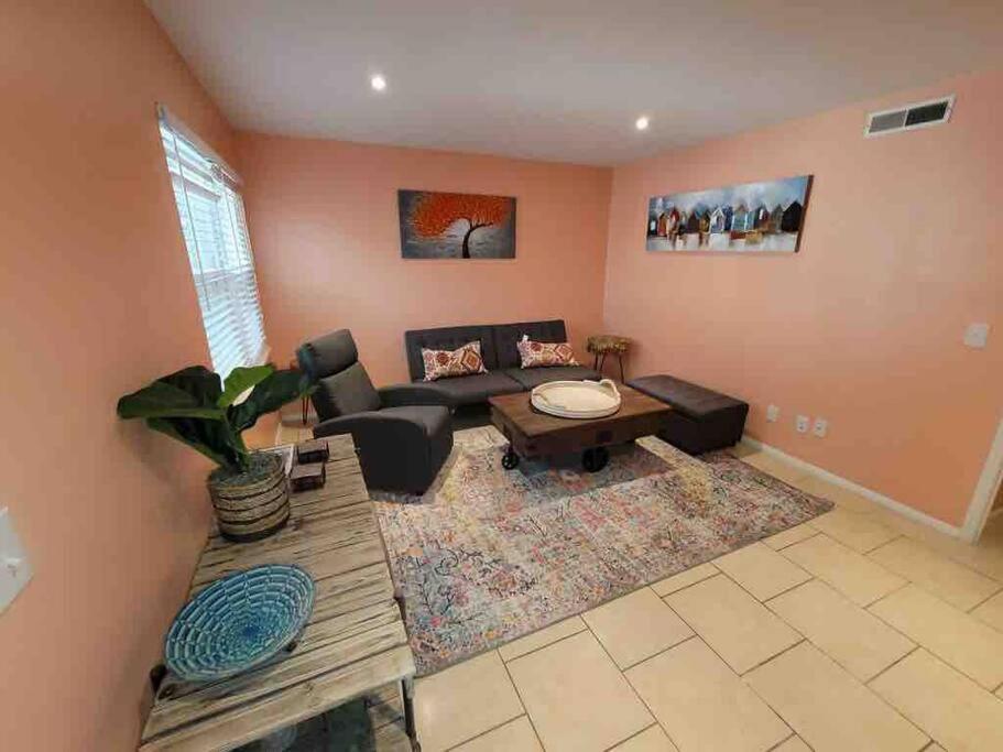 Elegant 2-Bedroom Pet-Friendly Villa W 2 Parking Spaces هيلتون رئيس جزيرة المظهر الخارجي الصورة